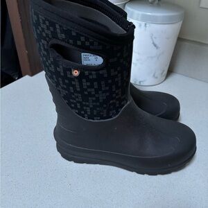 Black Bogs youth boots size 5